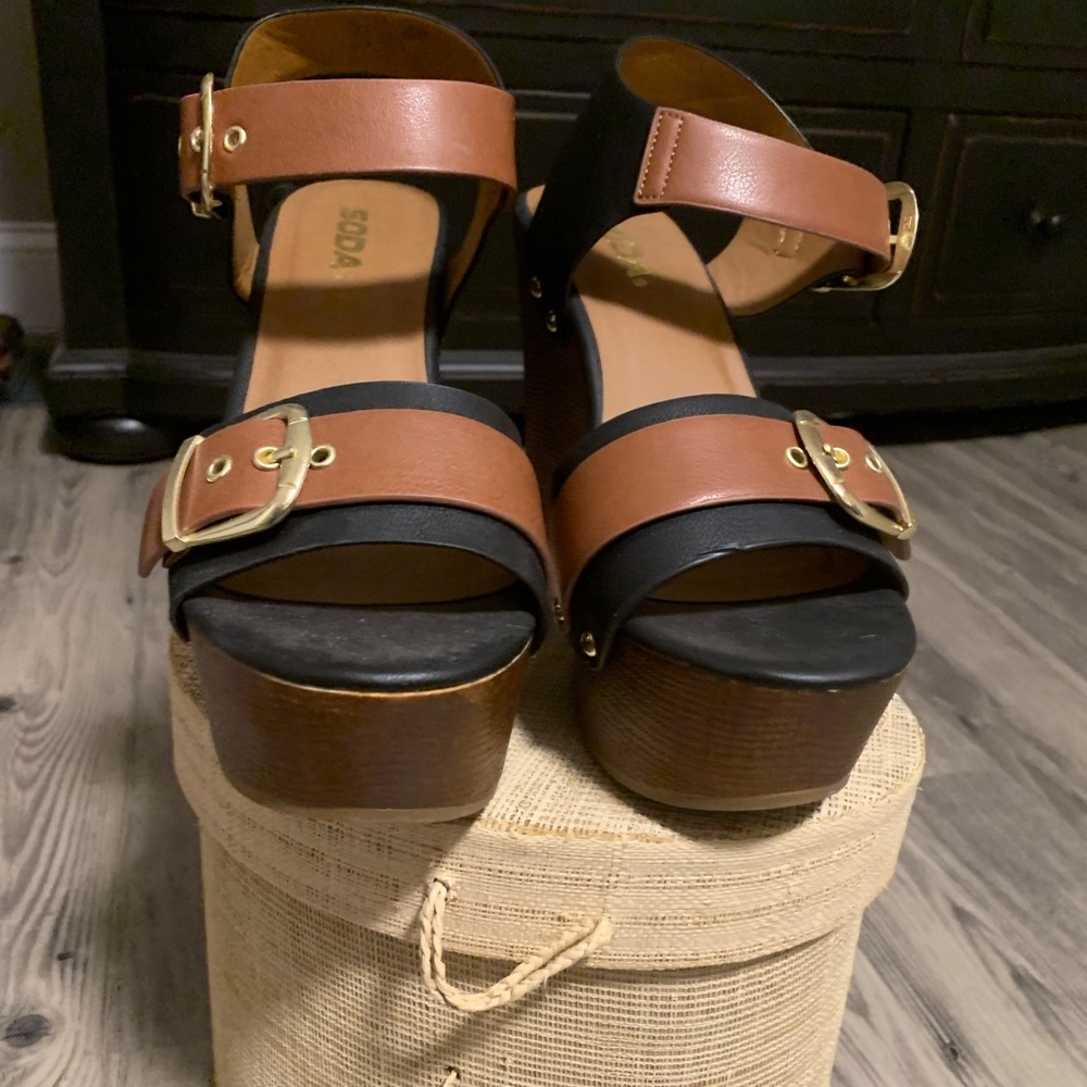 Sandals - Picture 2 of 6